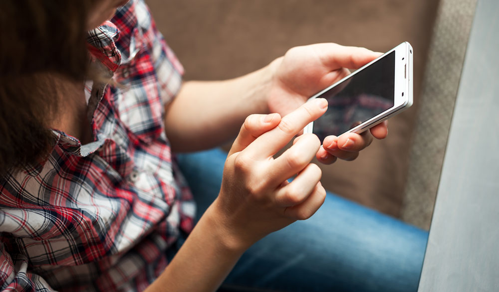 16 Games To Play Over Text Message With A Guy